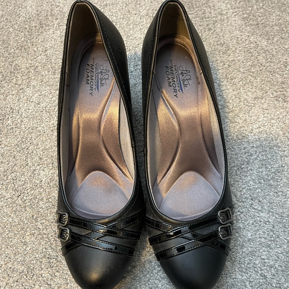 Life Stride Velocity with Memory Foam Pumps